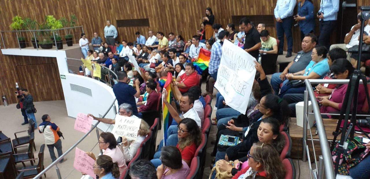 Una vez más, PAN y PRI bloquean matrimonio universal en Yucatán