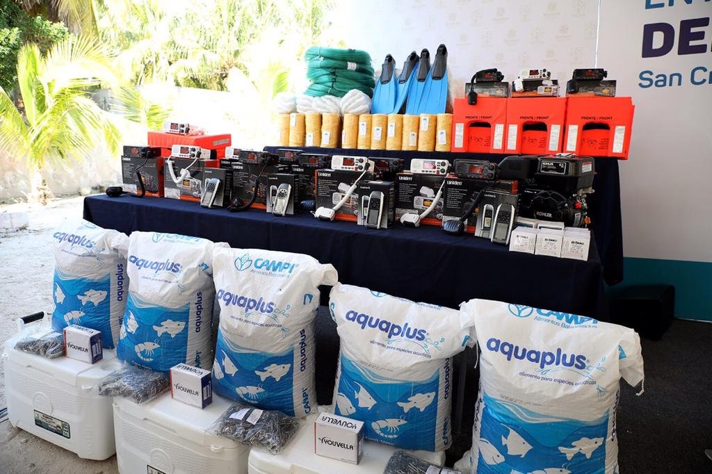 El Gobernador Mauricio Vila Dosal entrega apoyos del programa Peso a Peso a pescadores