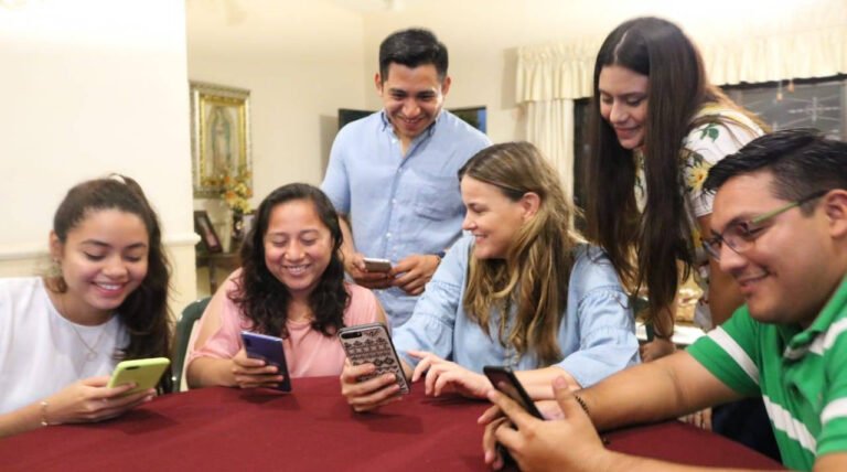 JÓVENES CON CECILIA PATRÓN