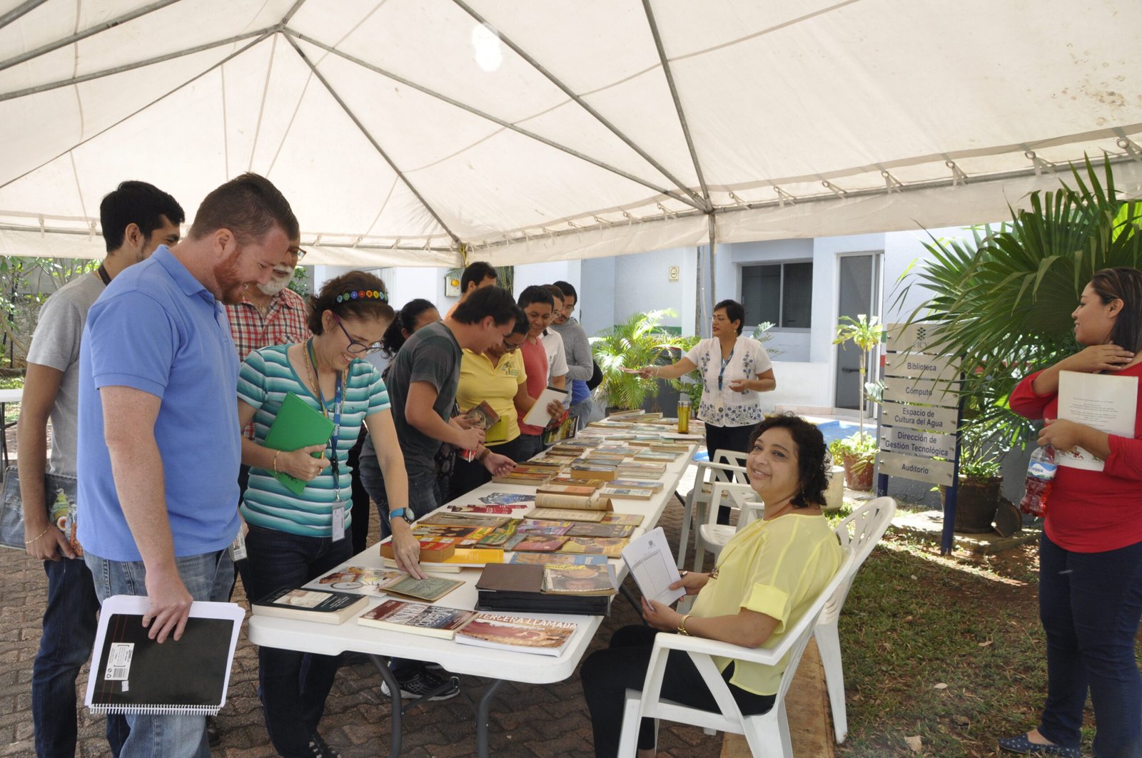Intercambio de Libros en el CICY