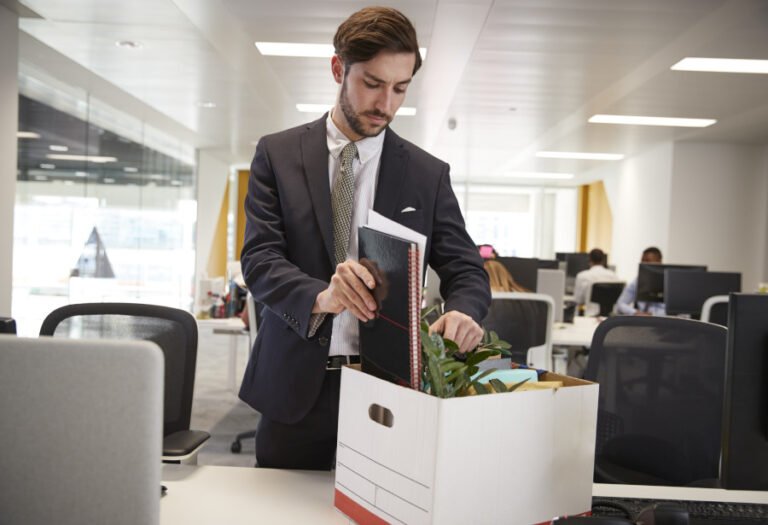 renuncia-trabajador-shutterstock