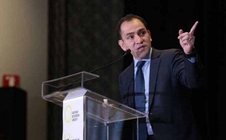 arturo-herrera-secretario-hacienda-oxford_0_35_958_596