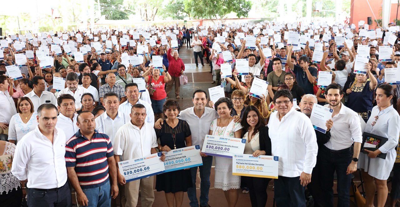El Gobernador Mauricio Vila entrega 921 créditos del Fondo MicroYuc