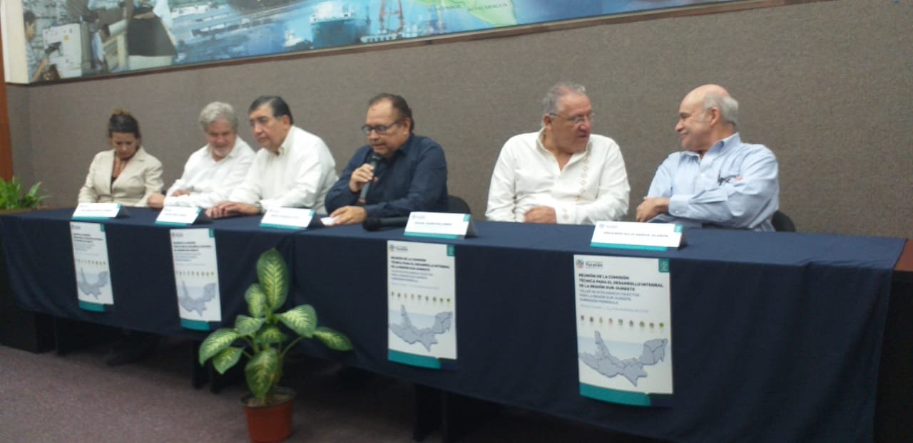 Empresarios y funcionarios buscan un proyecto integral para nueve estados