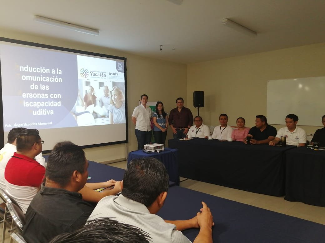 Empleados de Cultur se capacitan en lenguaje de señas mexicana