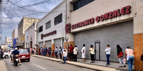 Efectos de la pandemia: continúan largas filas para empeños