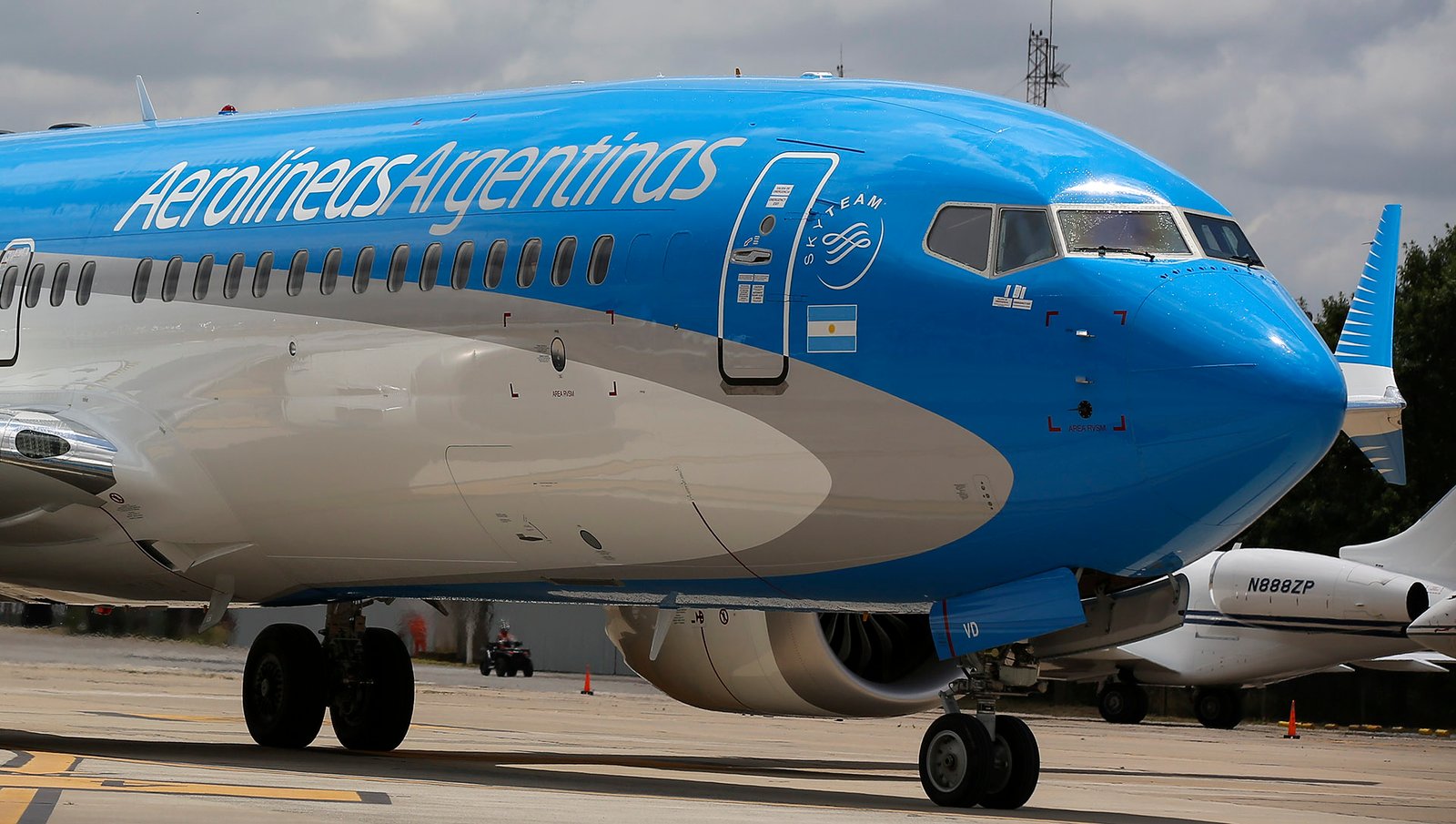 Aerolíneas Argentinas suspende a 8 mil trabajadores a causa del coronavirus