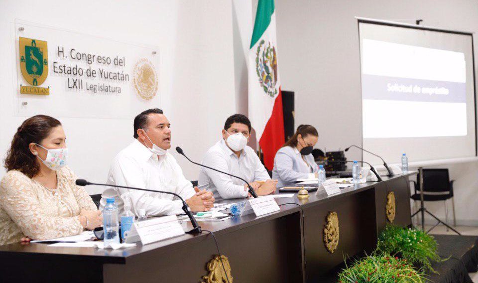 Comparece el alcalde Renán Barrera ante los diputados locales sobre el tema del empréstito