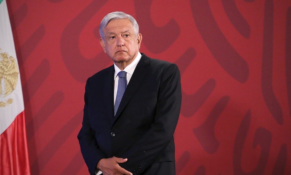 Padres de familia y directivos de escuelas particulares deben resolver el rubro de las cuotas: AMLO