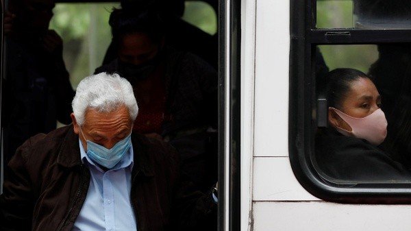 coronavirus-cubrebocas-autobus-cdmx-mexico-reuters.jpg_1656824288