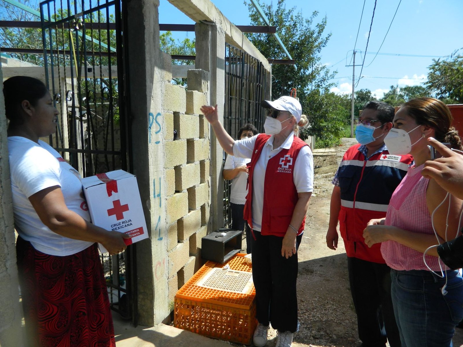 Entregan ayuda humanitaria en municipios afectados por huracán Delta