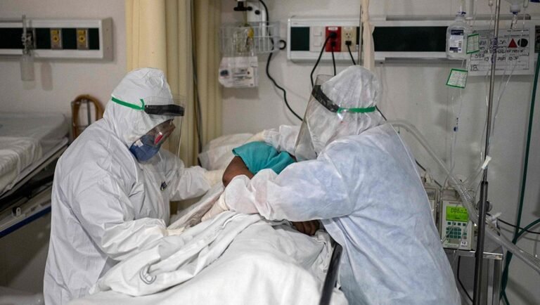 medicos_covid-300.jpg_1093282975