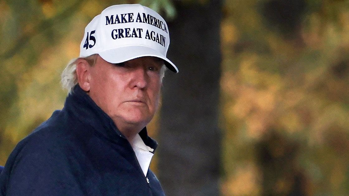 Confusión arancelaria en EU: Inicia cobro del 10% mientras Trump busca el 15%