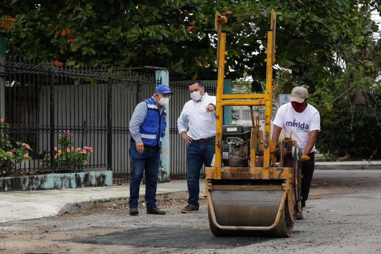 El Ayuntamiento brinda pronta y eficaz respuesta a reportes de baches: alcalde Renán Barrera
