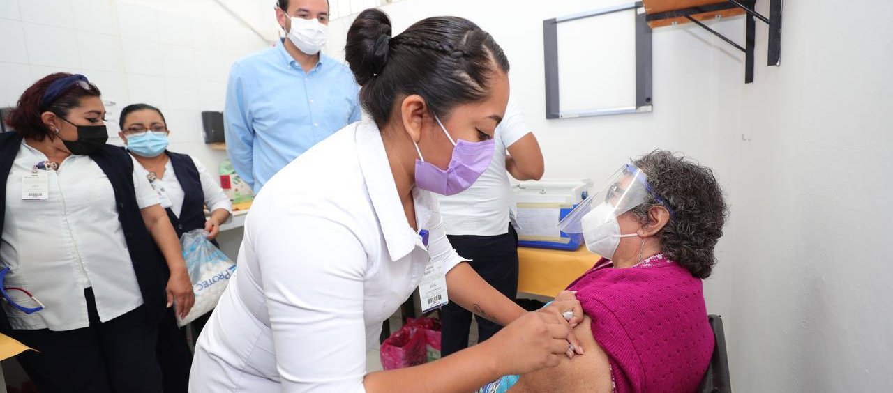 Arranca la aplicación de vacunas contra Coronavirus a personas adultas mayores en el municipio de Umán