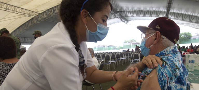 La aplicación de la vacuna Pfizer a adultos mayores en Guadalupe, supera cien mil personas, una de las áreas más pobladas del área metropolitana de Monterrey.