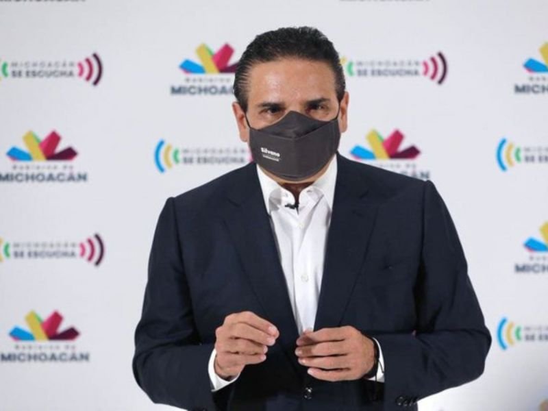 Diputados denuncian a gobernador de Michoacán por traición a la patria