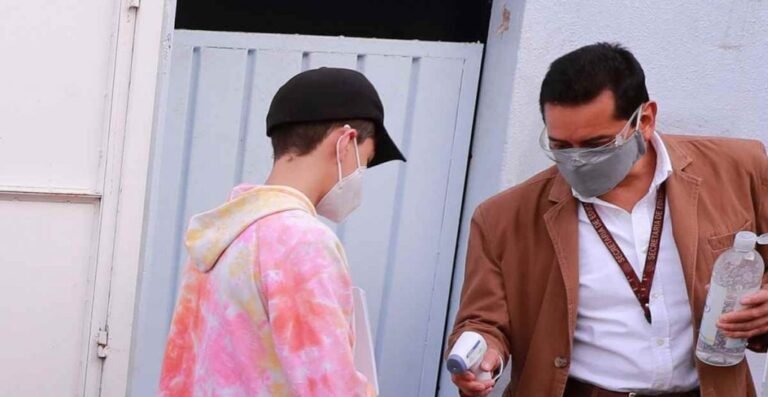 contagios-adolescentes-suben-tercer-repunte-covid-1024x529