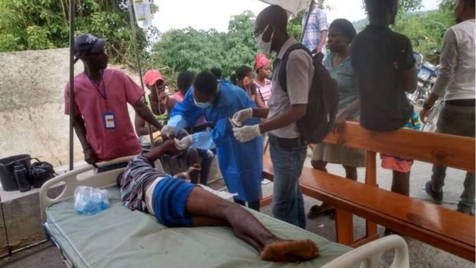 El papa Francisco pide la ayuda y solidaridad internacional tras el terremoto en Haití