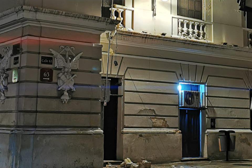 INAH reporta desprendimientos de la cornisa del Ateneo Peninsular