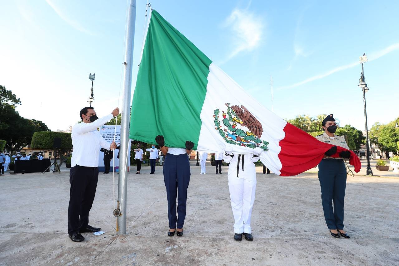 Reconocen  a trabajadores de la salud en ceremonia cívica de la Independencia de México