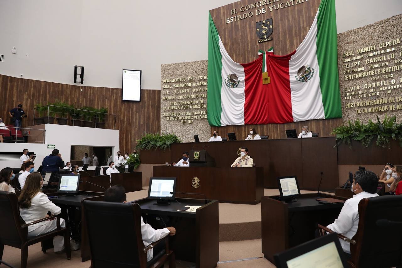 Acude el Gobernador Mauricio Vila a la sesión de apertura de la 63 Legislatura del Estado