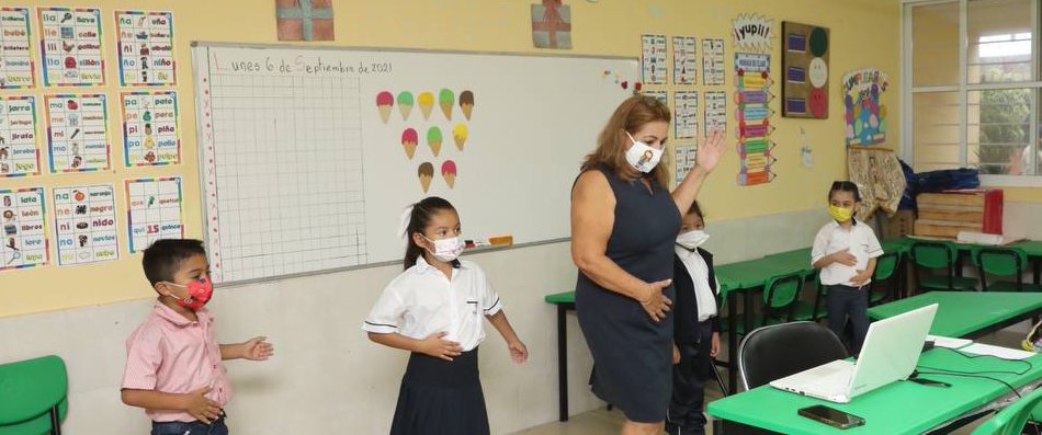 Buena afluencia de alumnos y maestros en la primera jornada