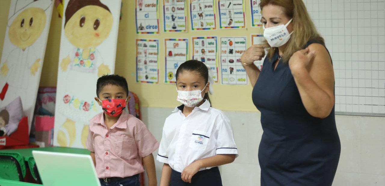 Escuelas cobran vida al recibir a estudiantes yucatecos al inicio del ciclo escolar