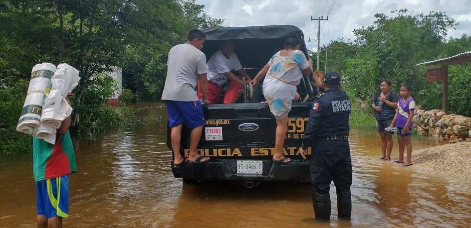 Gobierno del Estado atiende a comunidades afectadas por las lluvias en el sur del estado