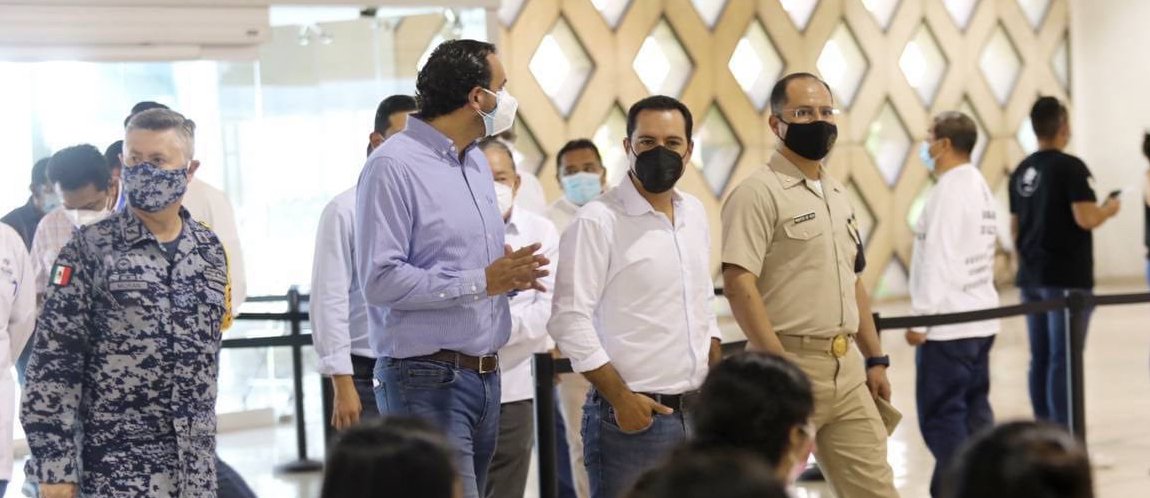 El Gobernador Mauricio Vila supervisa en Mérida vacunación de personas de 18 a 29 años