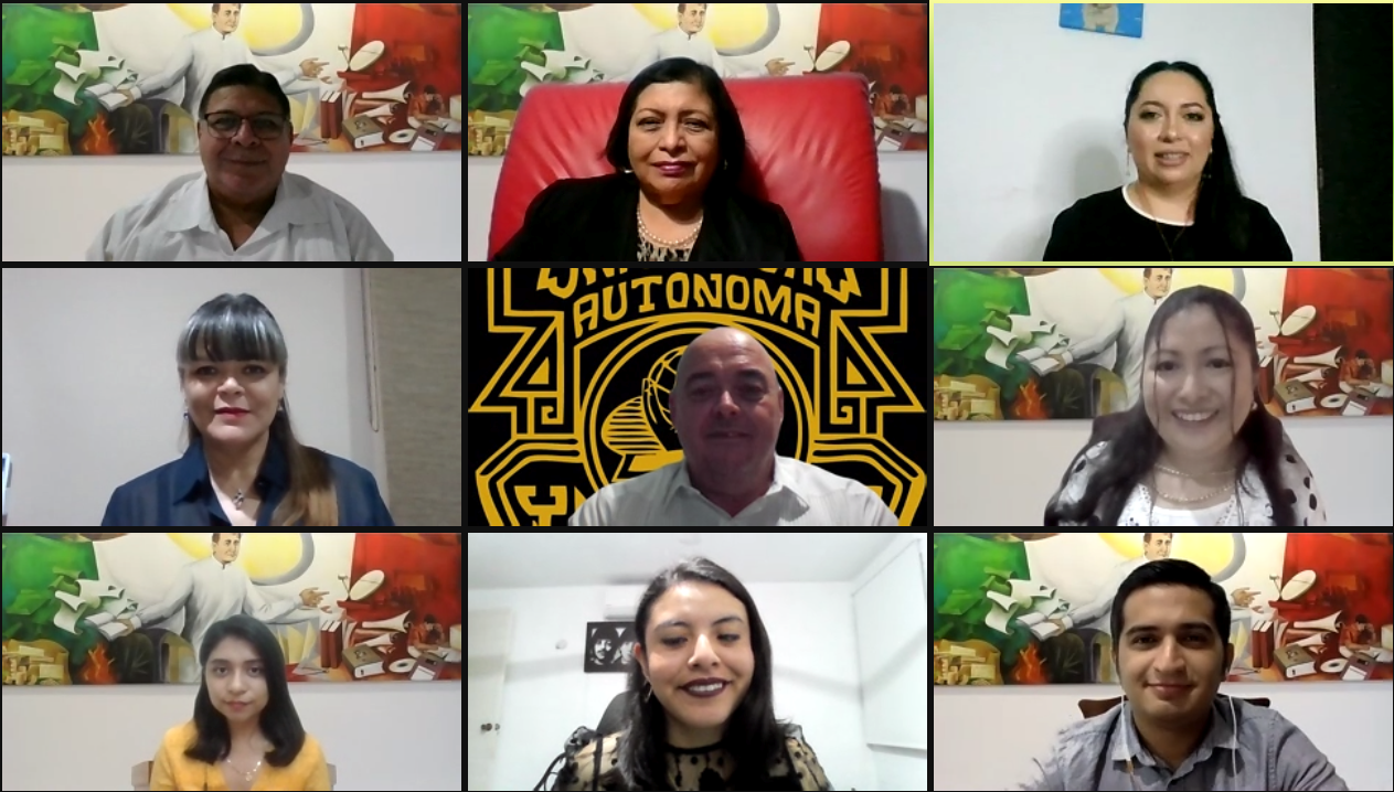 Egresan 38 estudiantes de posgrados en Educación