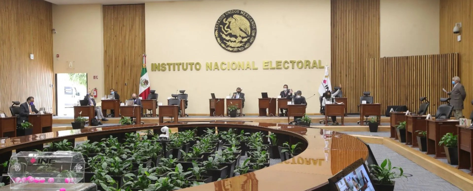 Propone Ine postergar  consulta de revocación de mandato