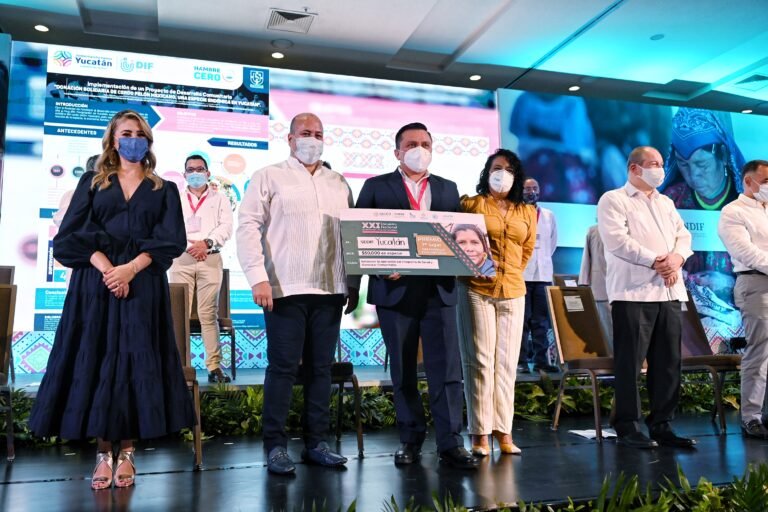 PREMIACIÓN JUAN BAREA CANUL ENC DIR GEN DIF YUCATÁN