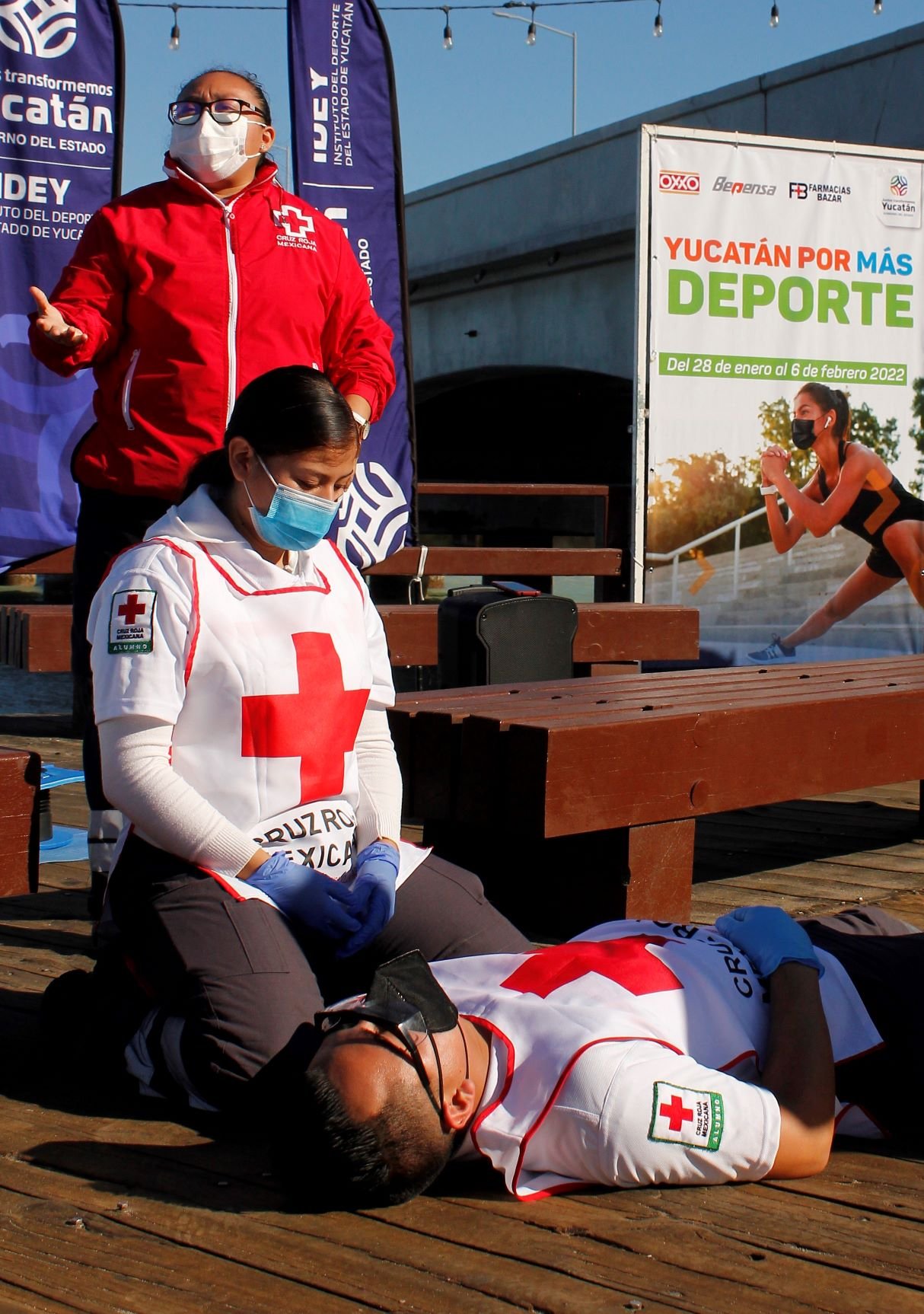 Realizan taller de RCP en el malecón de Progreso. 