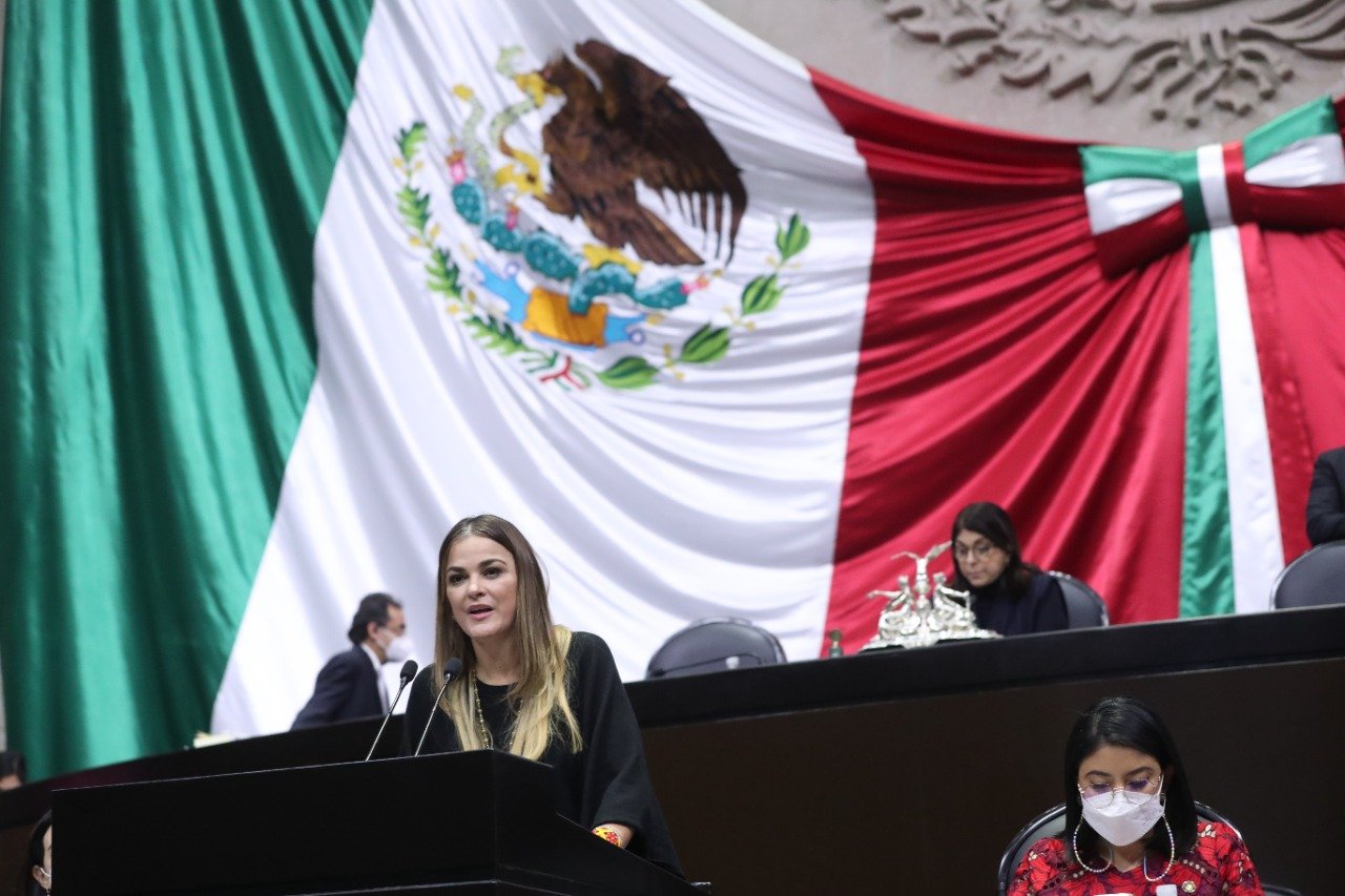 Aprueban propuesta de Cecilia Patrón en beneficio de jóvenes universitarios