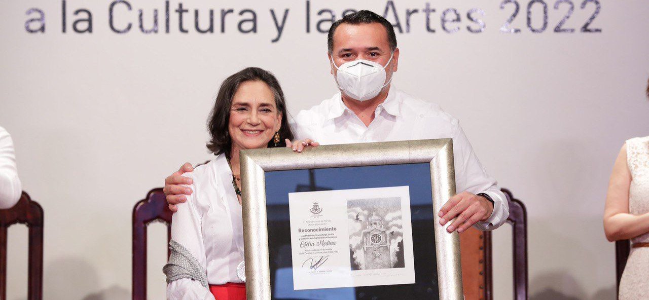 El Ayuntamiento de Mérida entrega la Medalla Silvio Zavala a Ofelia Medina