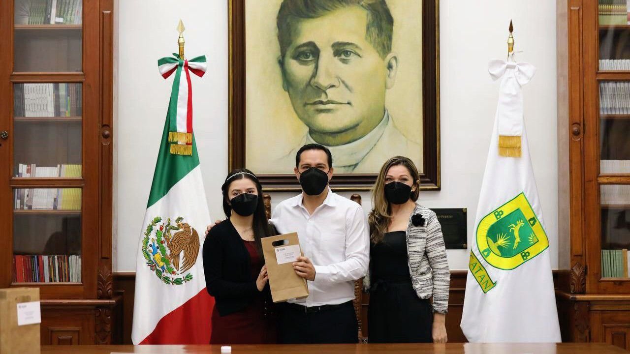 Reconoce el Gobernador Mauricio Vila Dosal a jóvenes de la Olimpiada de Matemáticas