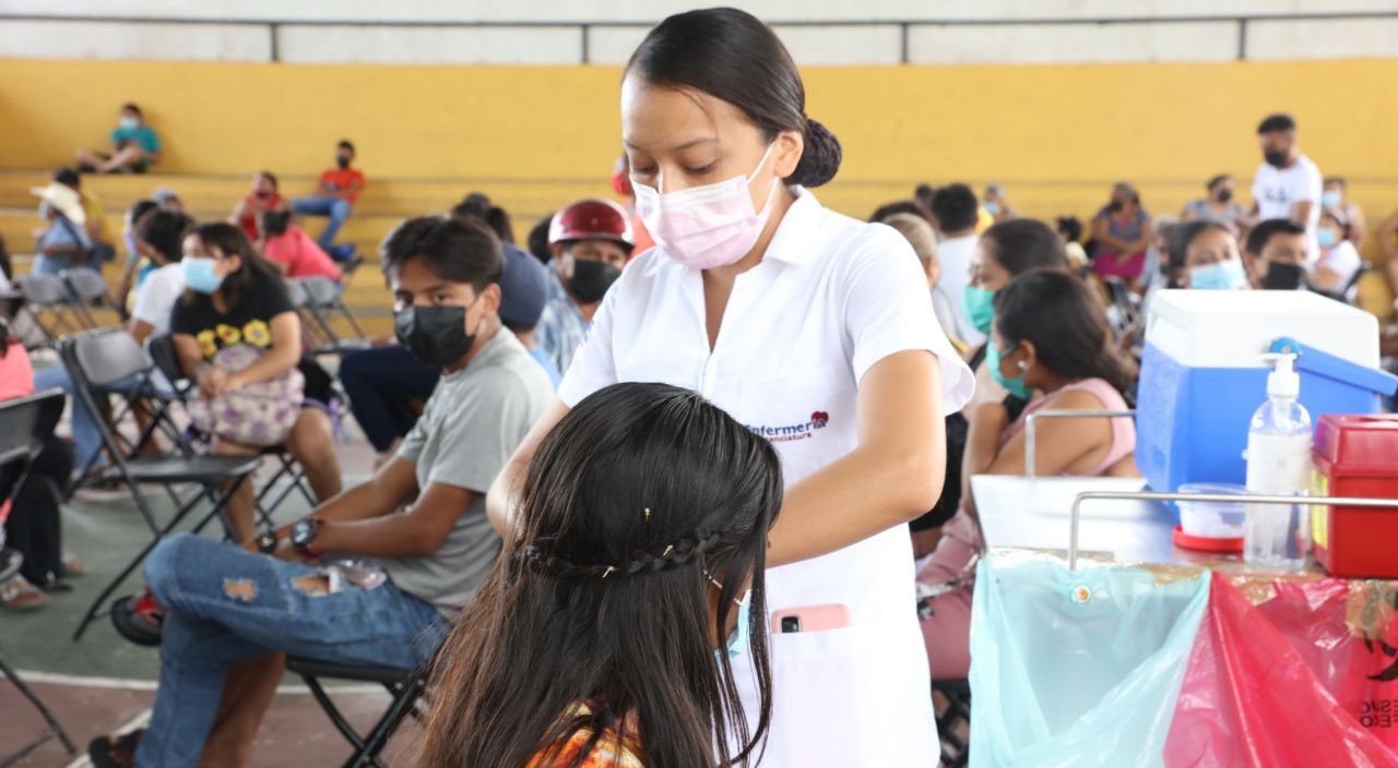 Inicia vacunación para adolescentes de 12 a 14 años en 12 municipios