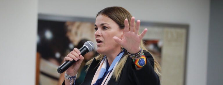 4DC80D4B-FBB5-4165-9B7A-C38B64576E9E