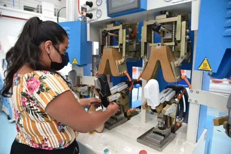 capacitacion-laboral-empleo-femenino.jpg_2118499843