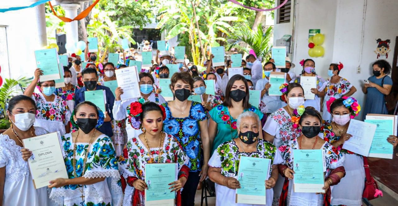 Se fortalece la lengua maya con 33 nuevos intérpretes en Mérida
