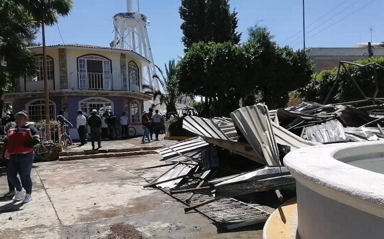 Colapsa tanque de agua elevado recien inaugurado, mata a 2 en Puebla
