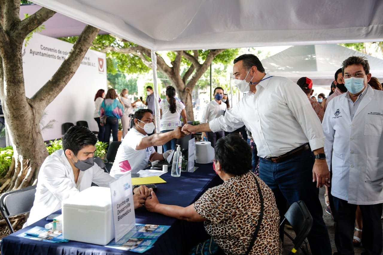 El alcalde Renán Barrera cuida la salud con aplicación de pruebas de VIH