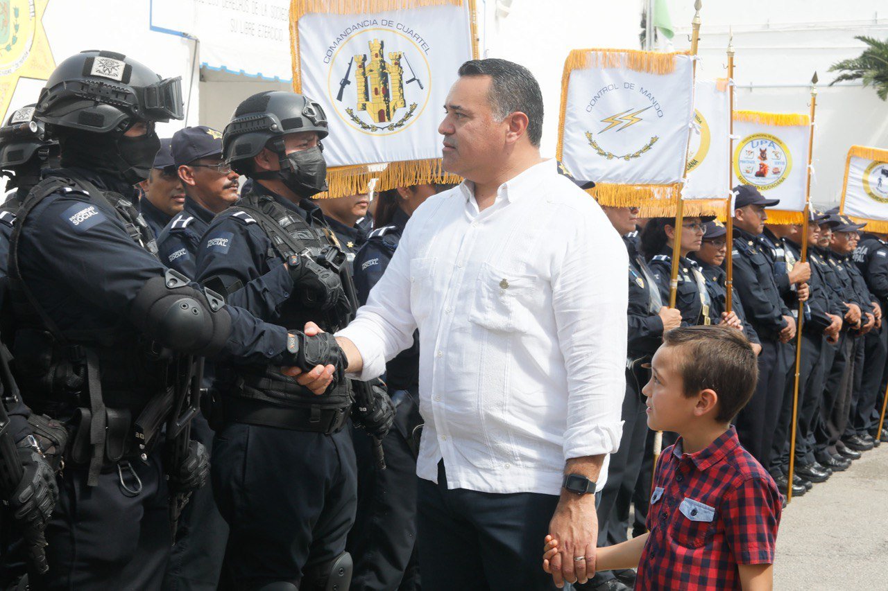 El Alcalde Renán Barrera reconoce la labor de la policía de Mérida