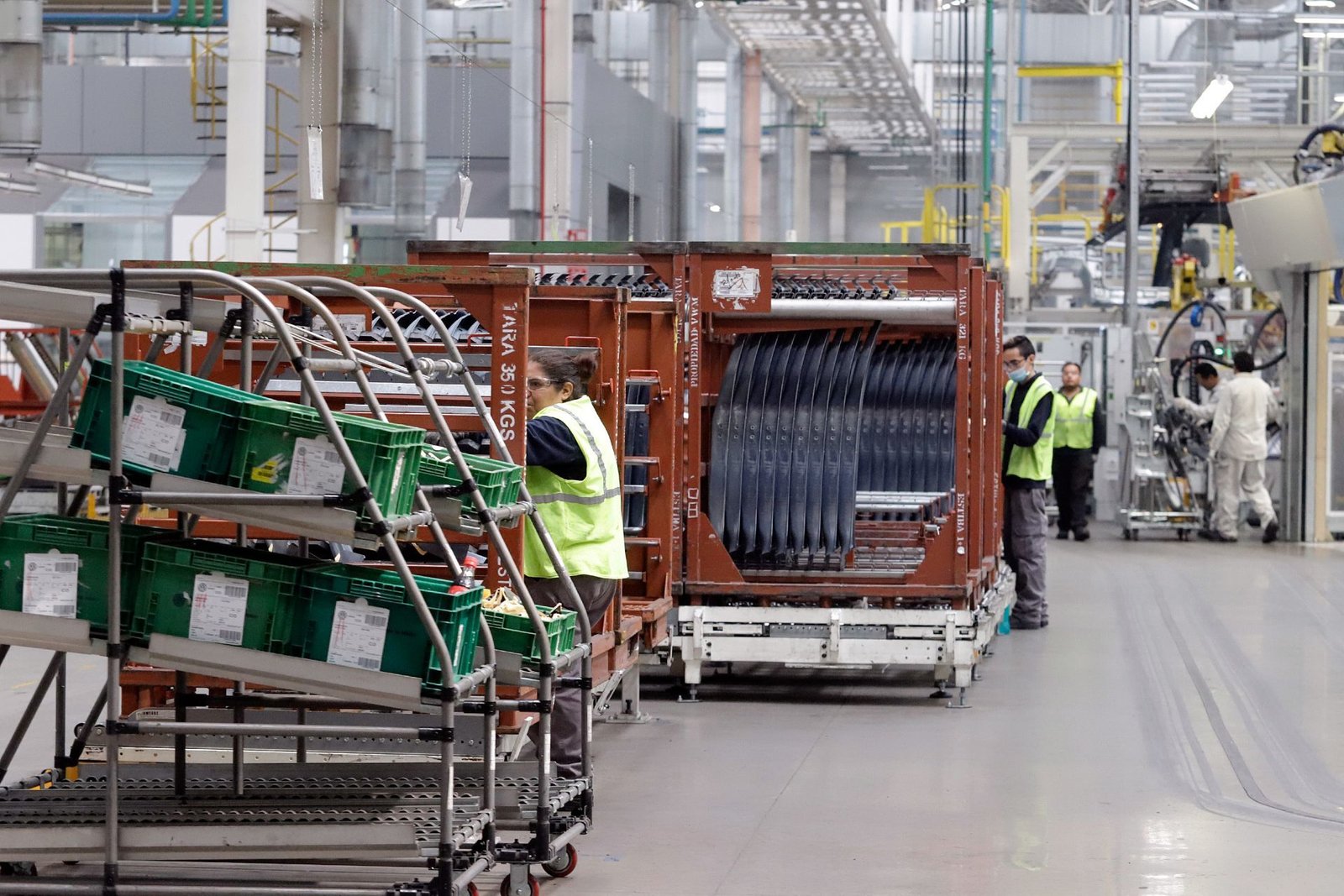 Economía mexicana crecería 2.9% en agosto por mayor dinamismo en industrias, comercio y servicios