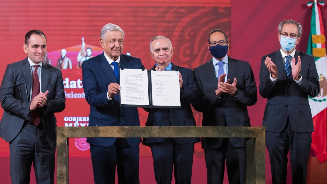 AMLO firma nuevo acuerdo con empresarios para ampliar el Pacic