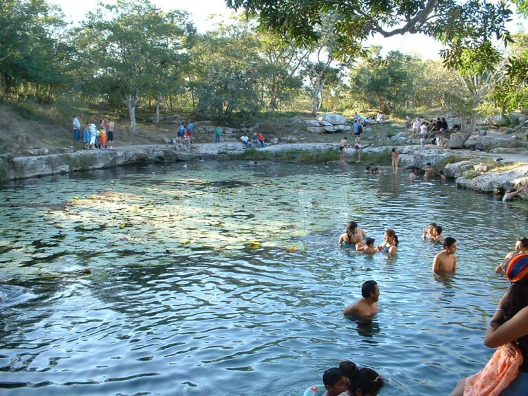 Dzibilchaltun_cenote2