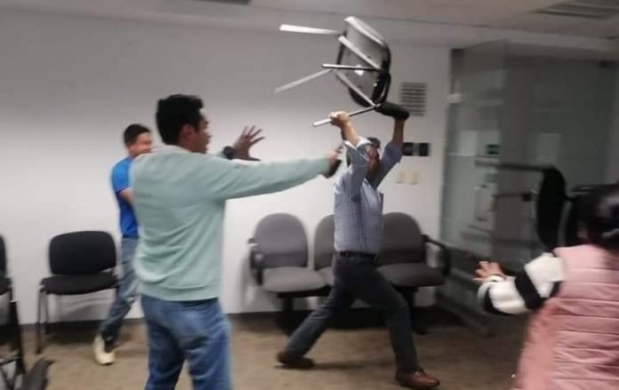 Edil-de-Oaxaca-lanza-sillas-a-pobladores-696x439-1