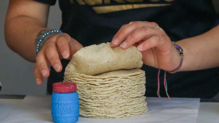 Solo 2 pesos aumento el precio de la tortilla, en expendios de la Ciudad Capital.