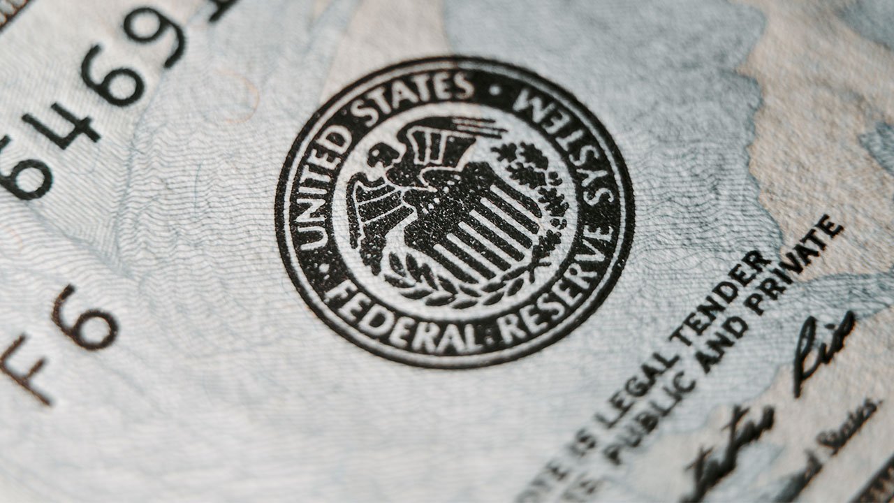 Peso abre con ‘fuerza’ ante la expectativa de que suba 25 puntos tasa de la Fed